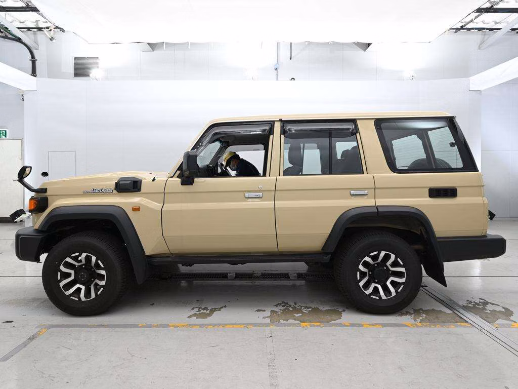 TOYOTA LAND CRUISER
