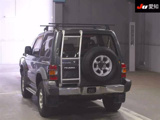MITSUBISHI PAJERO