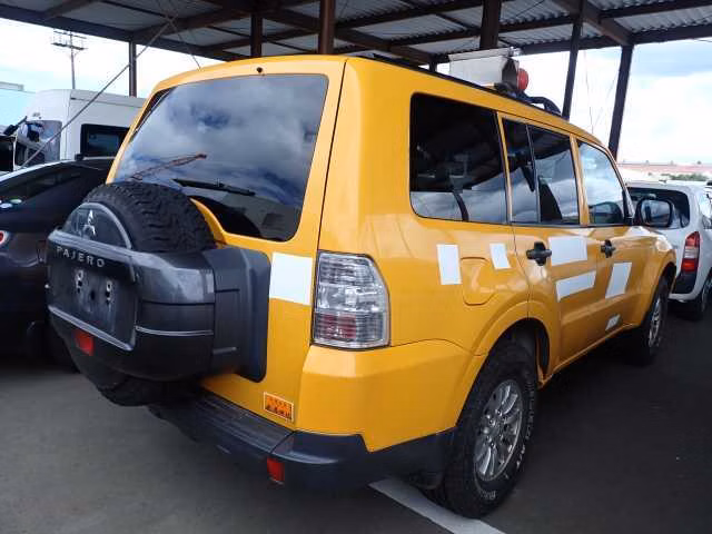 MITSUBISHI PAJERO