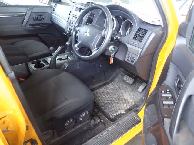 MITSUBISHI PAJERO