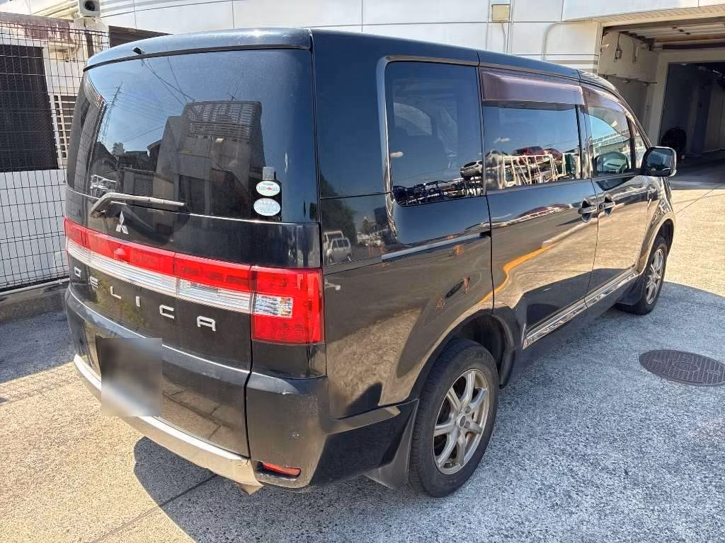 MITSUBISHI DELICA D:5