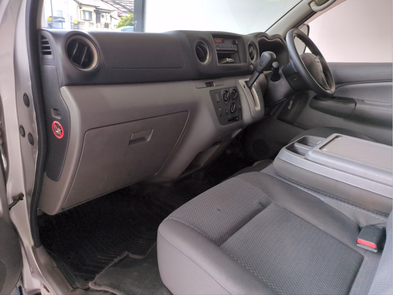 NISSAN NV350 CARAVAN