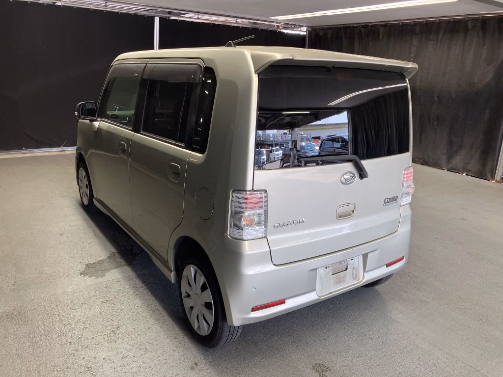 DAIHATSU MOVE CONTE