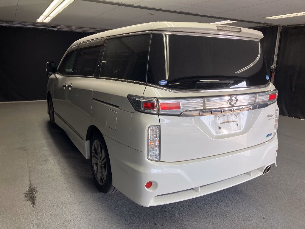 NISSAN ELGRAND