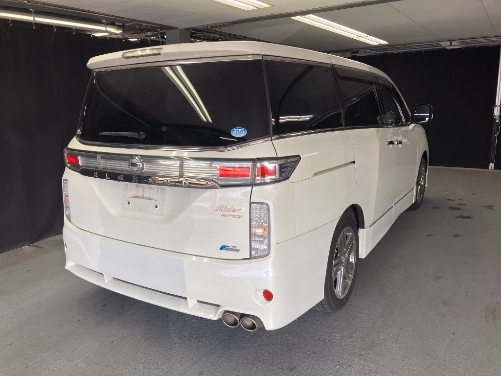 NISSAN ELGRAND