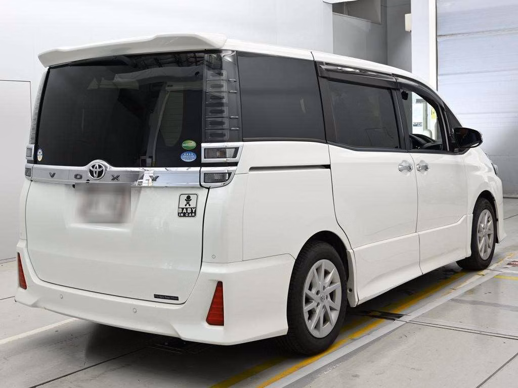 TOYOTA VOXY