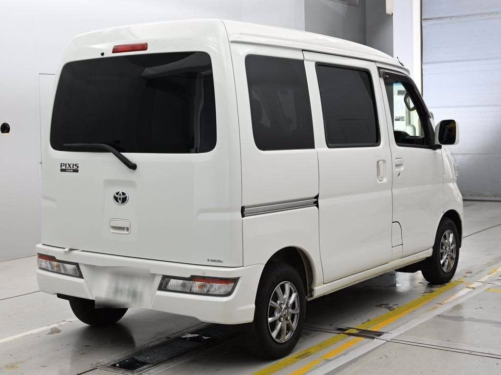 TOYOTA PIXIS VAN