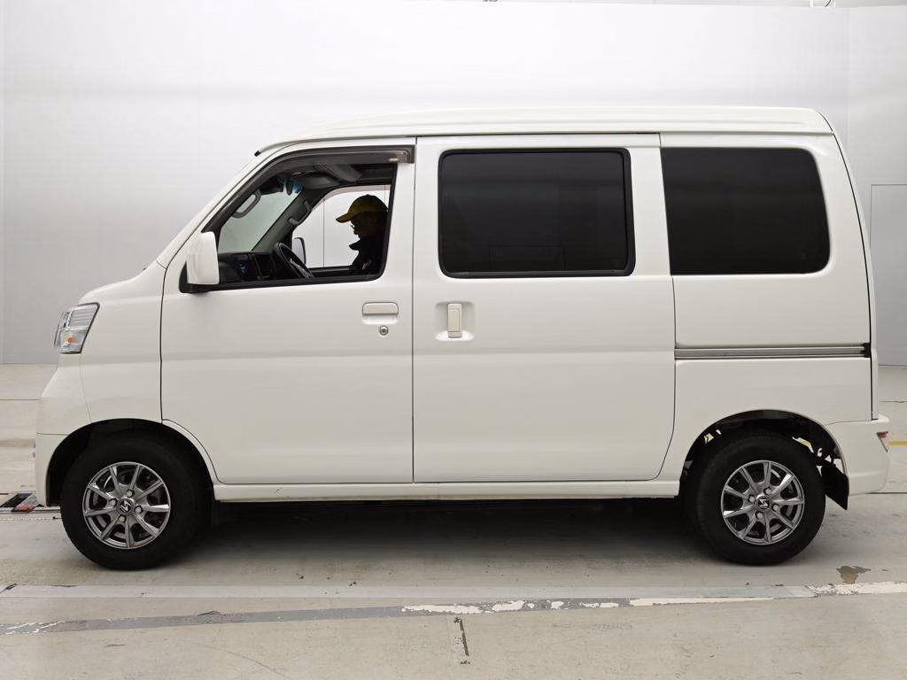 TOYOTA PIXIS VAN