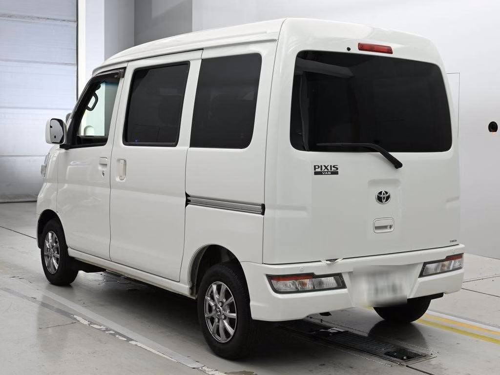 TOYOTA PIXIS VAN