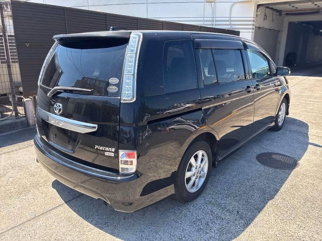 TOYOTA ISIS