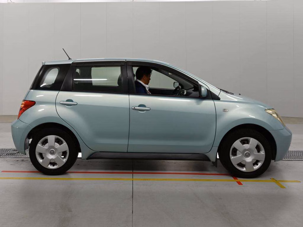 TOYOTA IST