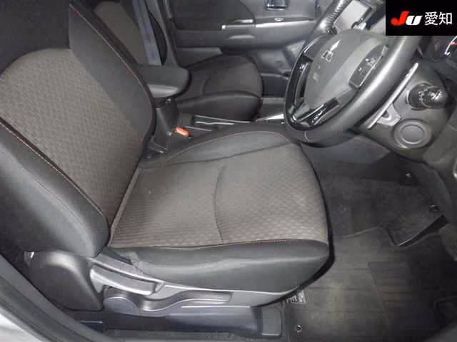 MITSUBISHI RVR