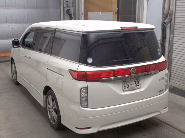 NISSAN ELGRAND