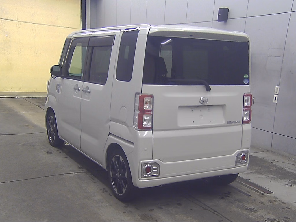 DAIHATSU WAKE