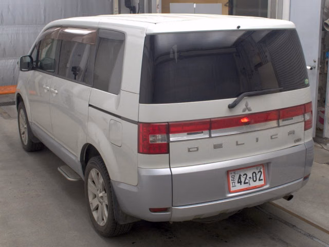 MITSUBISHI DELICA D:5
