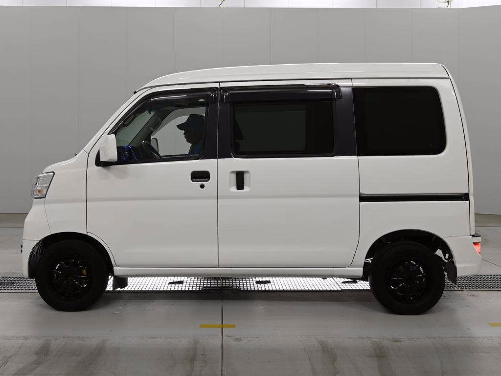 TOYOTA PIXIS VAN