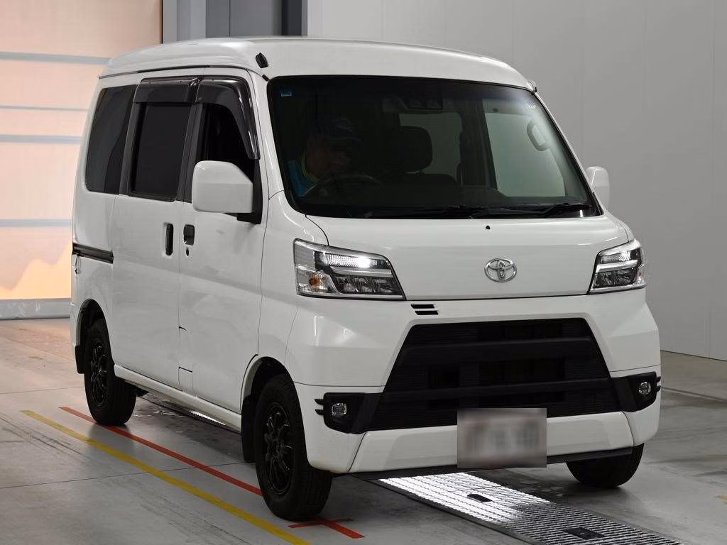 TOYOTA PIXIS VAN