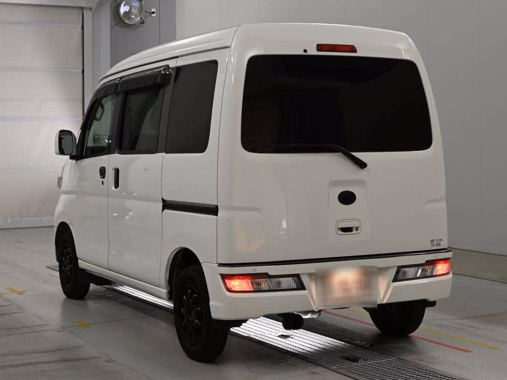 TOYOTA PIXIS VAN