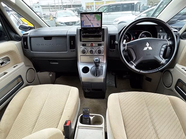MITSUBISHI DELICA D:5