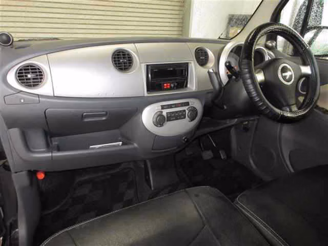 DAIHATSU MOVE LATTE