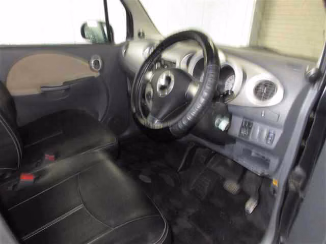 DAIHATSU MOVE LATTE