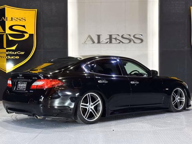 NISSAN FUGA