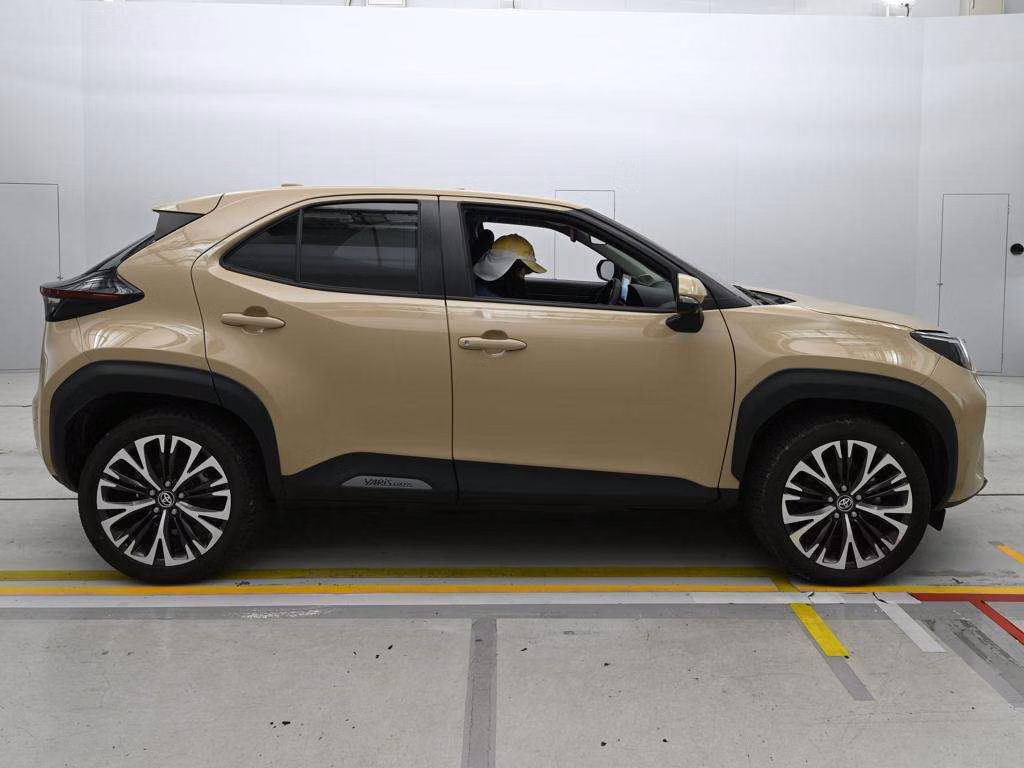 TOYOTA YARIS CROSS