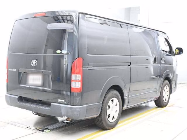 TOYOTA REGIUS ACE