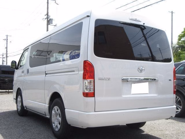 TOYOTA HIACE