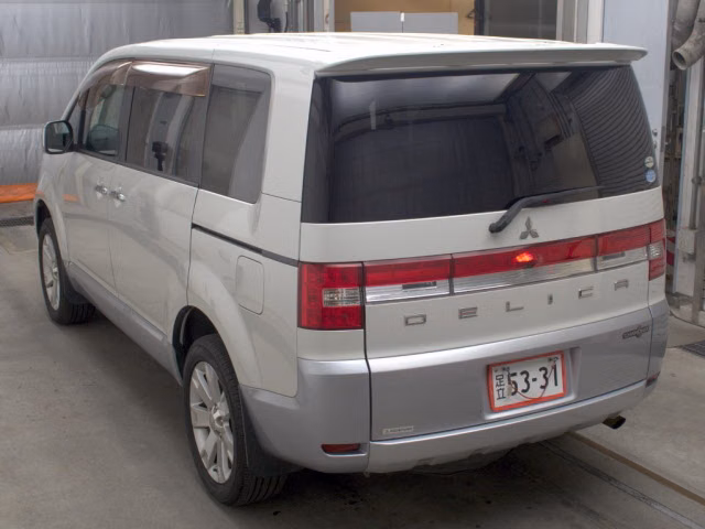 MITSUBISHI DELICA D:5