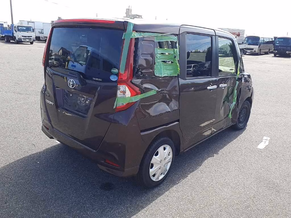 TOYOTA ROOMY