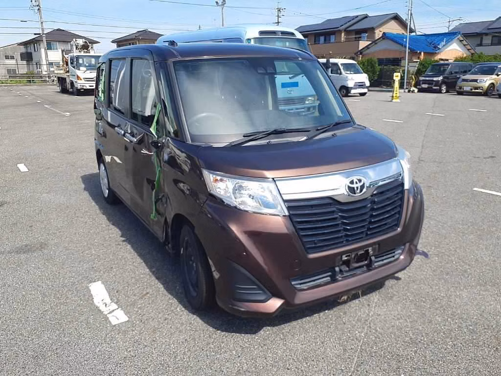 TOYOTA ROOMY