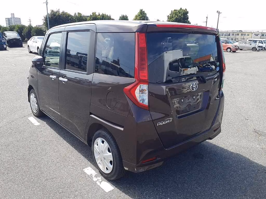 TOYOTA ROOMY