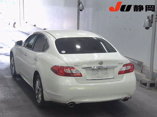 NISSAN FUGA
