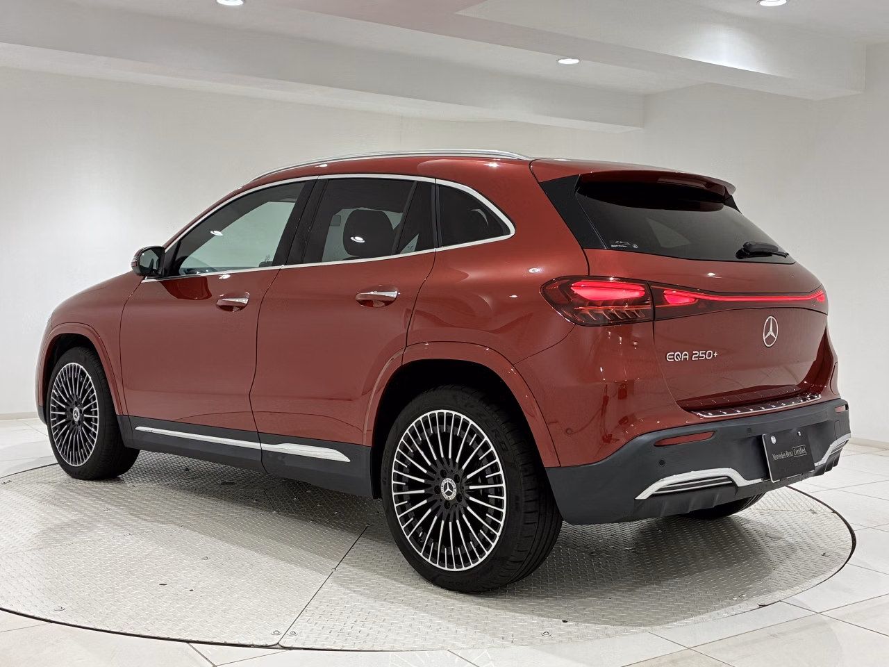 MERCEDES-BENZ EQA