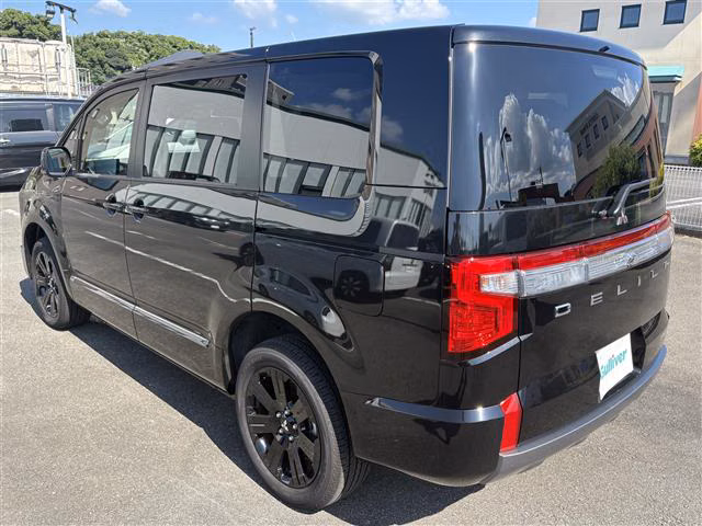 MITSUBISHI DELICA D:5