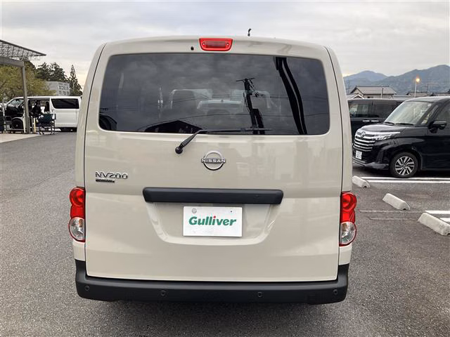 NISSAN NV200