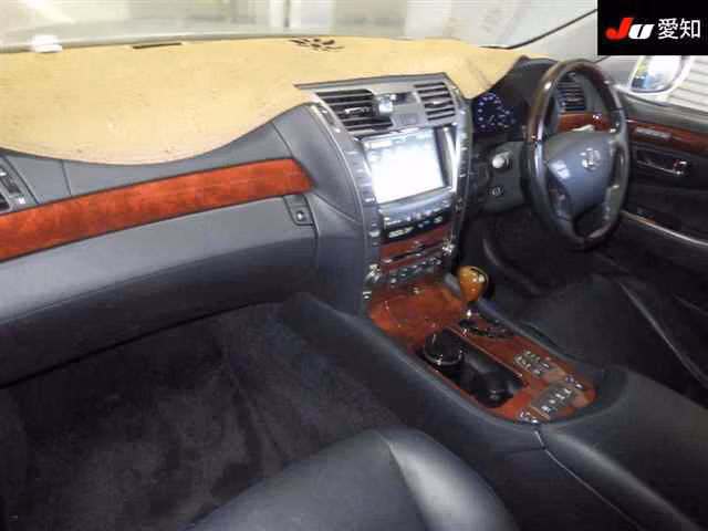 LEXUS LS600H