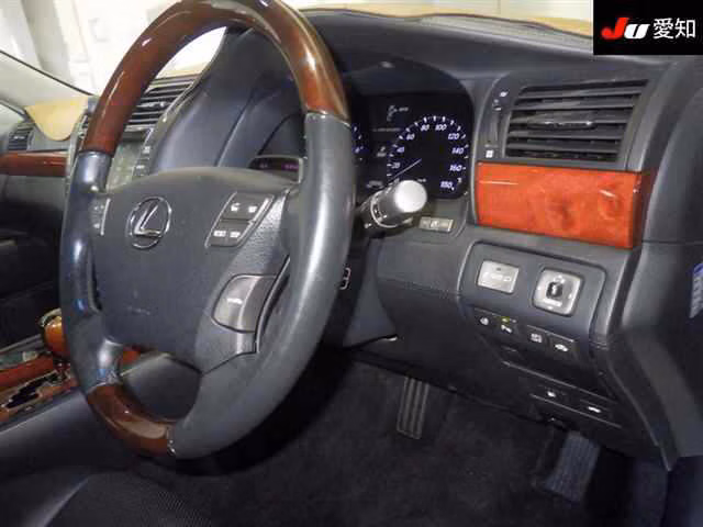 LEXUS LS600H