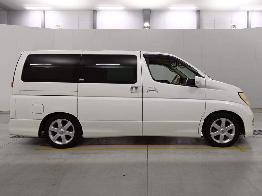 NISSAN ELGRAND