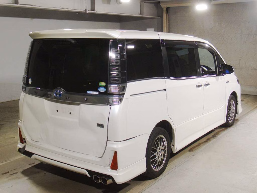 TOYOTA VOXY