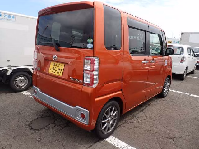 DAIHATSU WAKE
