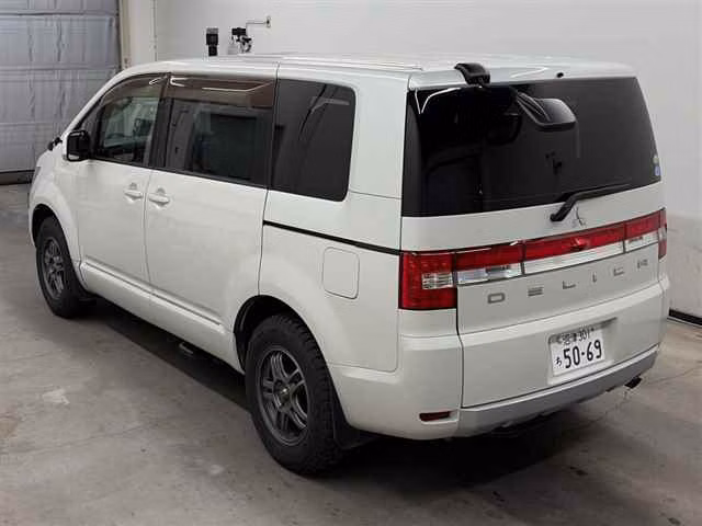 MITSUBISHI DELICA D:5