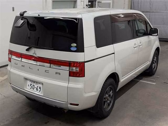 MITSUBISHI DELICA D:5