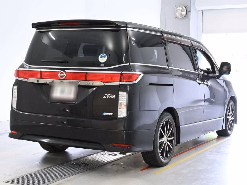 NISSAN ELGRAND