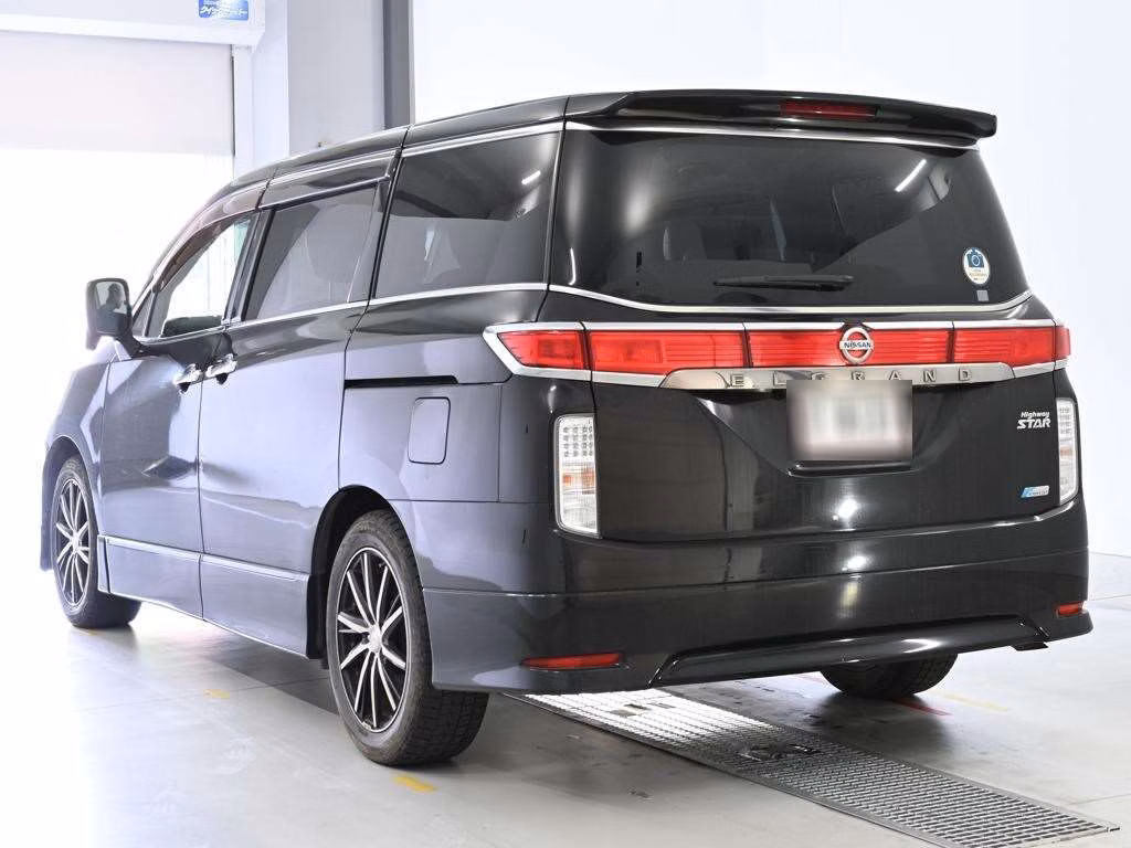 NISSAN ELGRAND