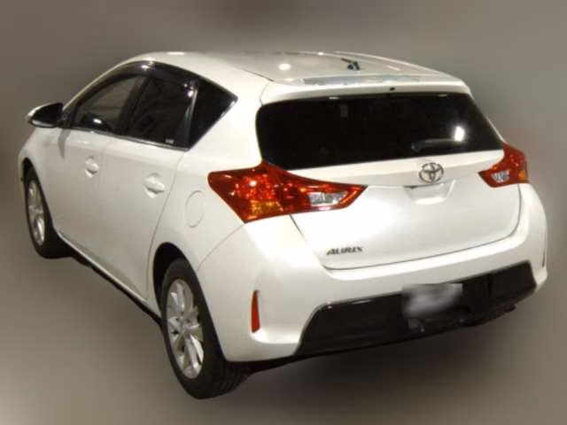 TOYOTA AURIS