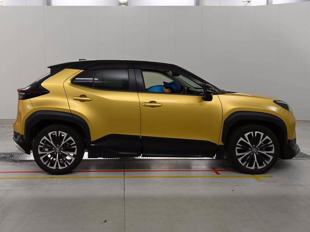 TOYOTA YARIS CROSS