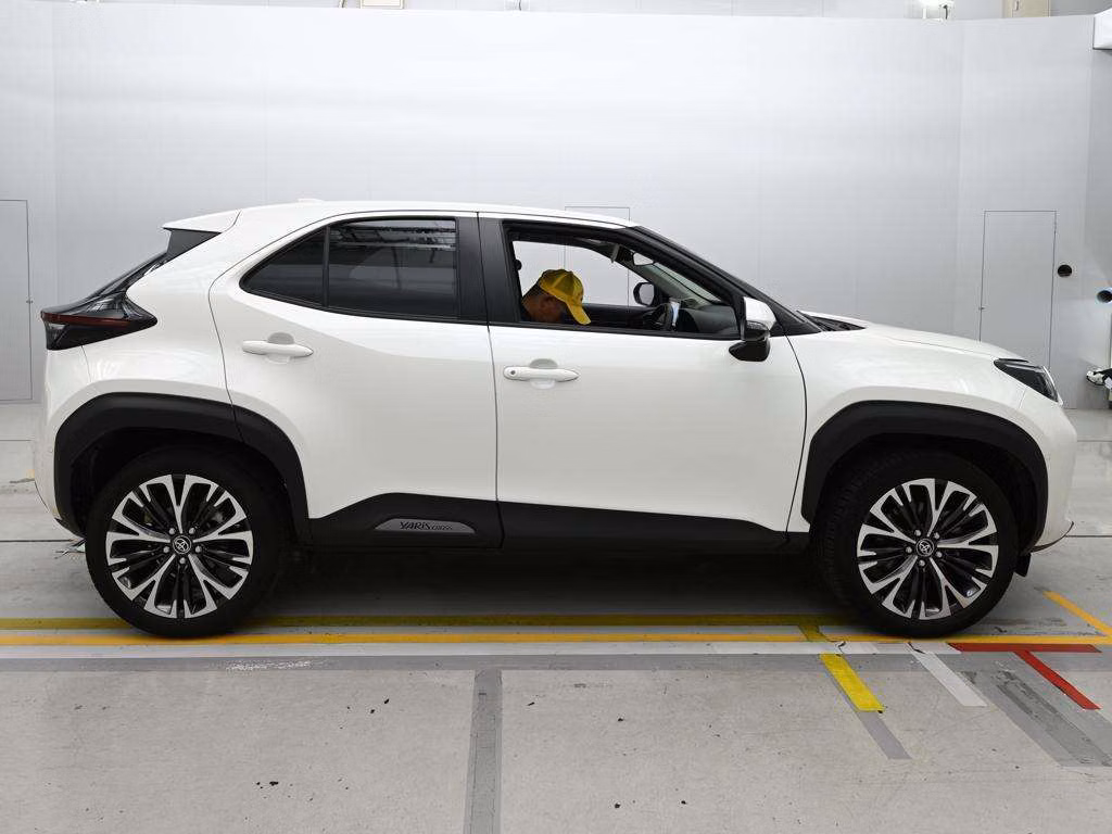 TOYOTA YARIS CROSS
