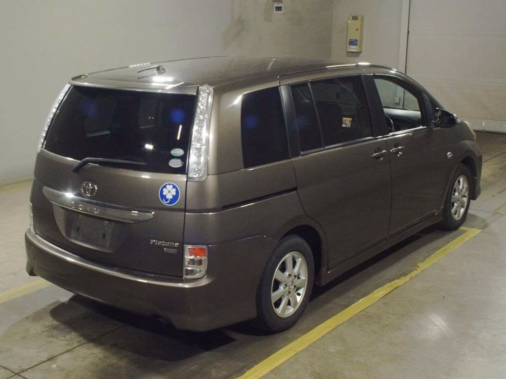 TOYOTA ISIS